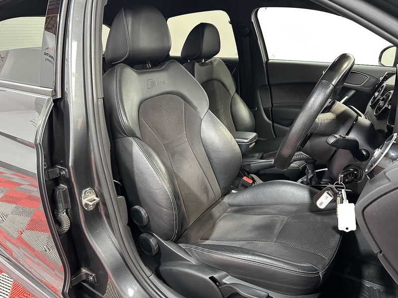 Audi A1 TFSI CoD Black Edition - U1382