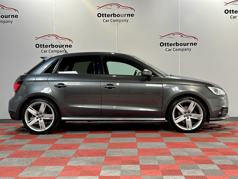 Audi A1 TFSI CoD Black Edition - U1382