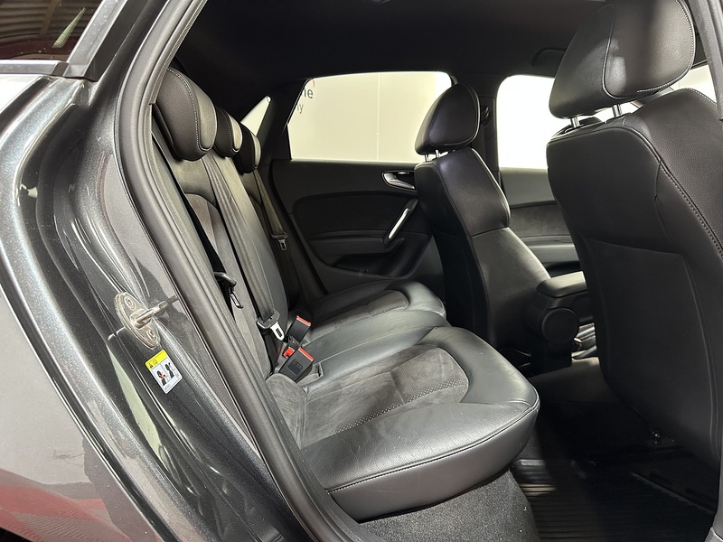 Audi A1 TFSI CoD Black Edition - U1382