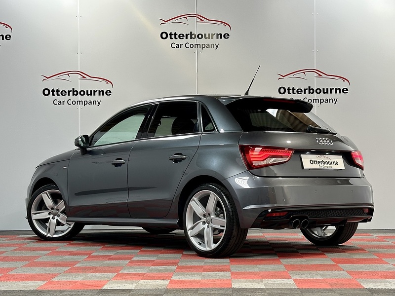 Audi A1 TFSI CoD Black Edition - U1382