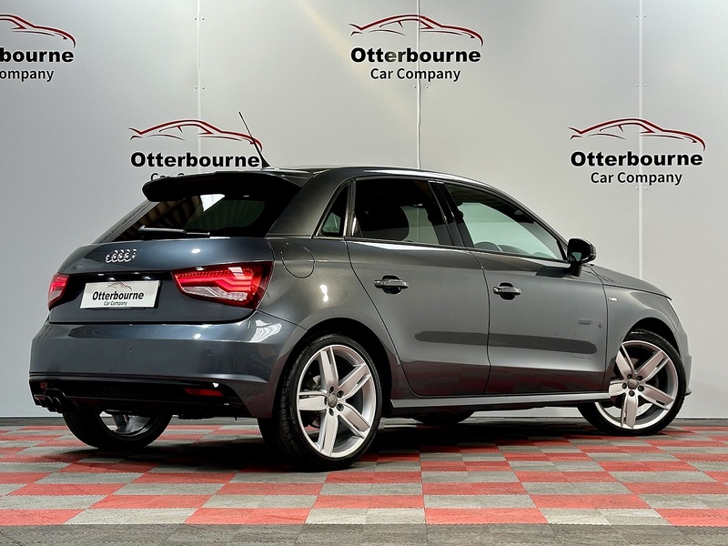 Audi A1 TFSI CoD Black Edition - U1382
