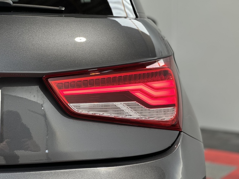 Audi A1 TFSI CoD Black Edition - U1382