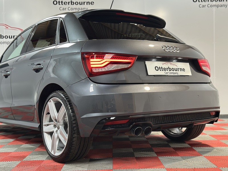 Audi A1 TFSI CoD Black Edition - U1382