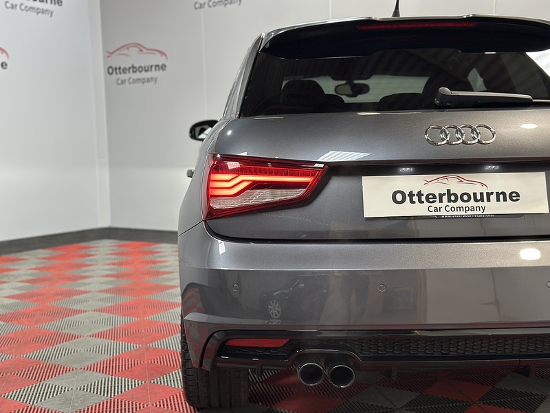 Audi A1 TFSI CoD Black Edition - U1382