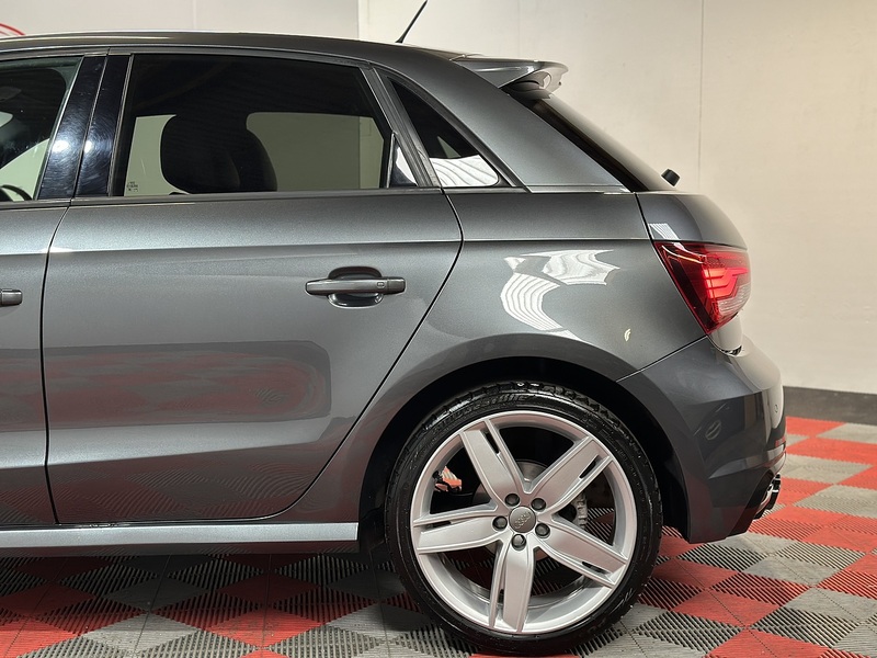 Audi A1 TFSI CoD Black Edition - U1382