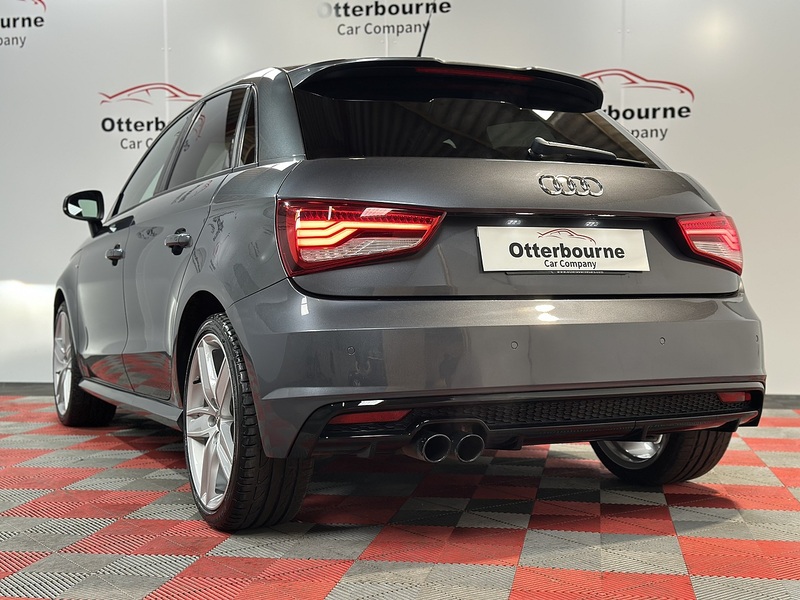Audi A1 TFSI CoD Black Edition - U1382