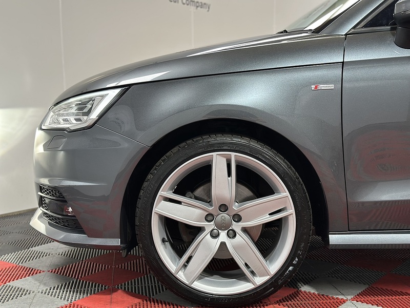 Audi A1 TFSI CoD Black Edition - U1382
