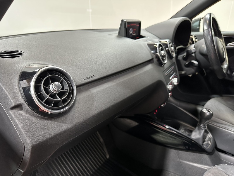 Audi A1 TFSI CoD Black Edition - U1382