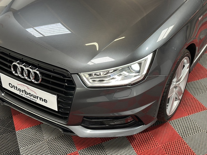 Audi A1 TFSI CoD Black Edition - U1382