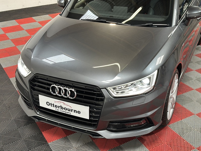 Audi A1 TFSI CoD Black Edition - U1382
