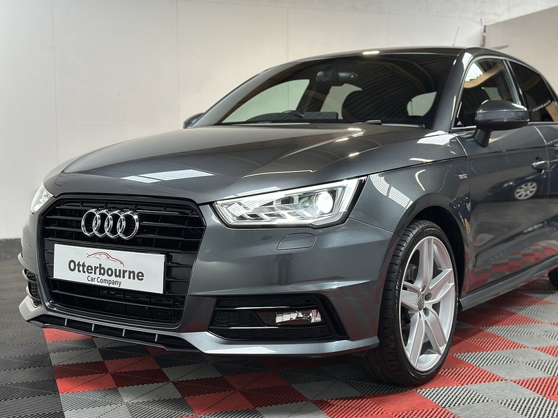 Audi A1 TFSI CoD Black Edition - U1382