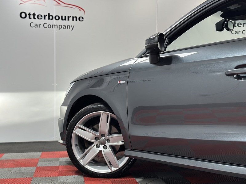 Audi A1 TFSI CoD Black Edition - U1382