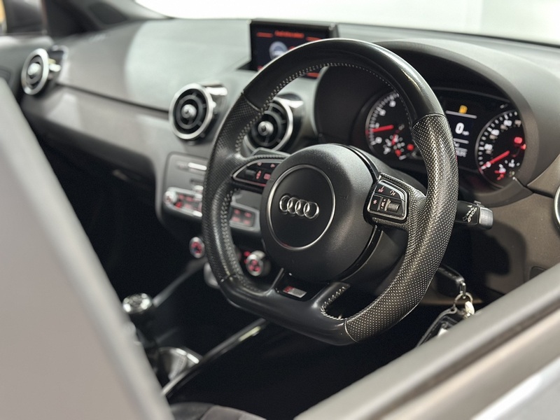 Audi A1 TFSI CoD Black Edition - U1382