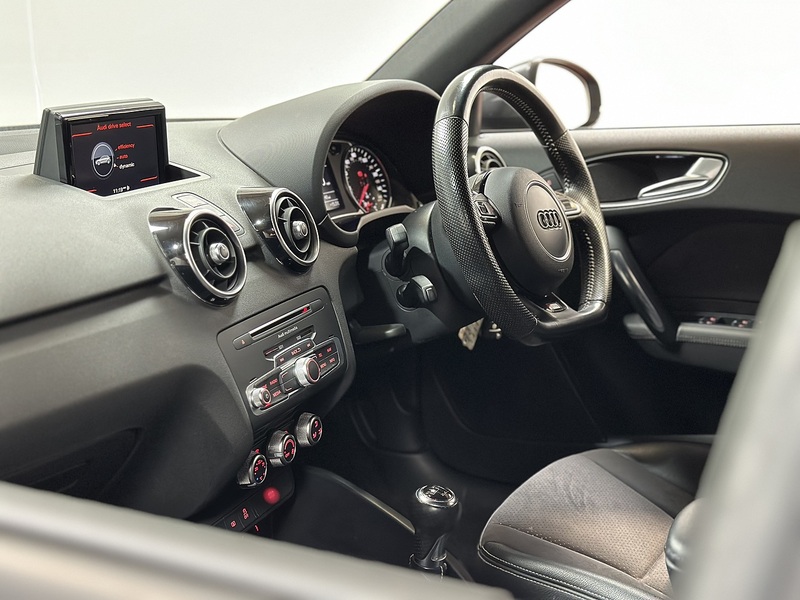 Audi A1 TFSI CoD Black Edition - U1382
