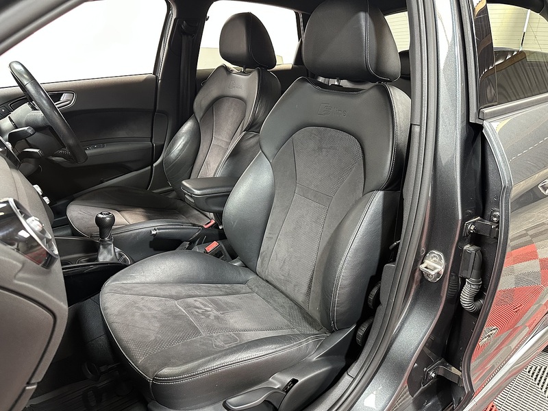 Audi A1 TFSI CoD Black Edition - U1382