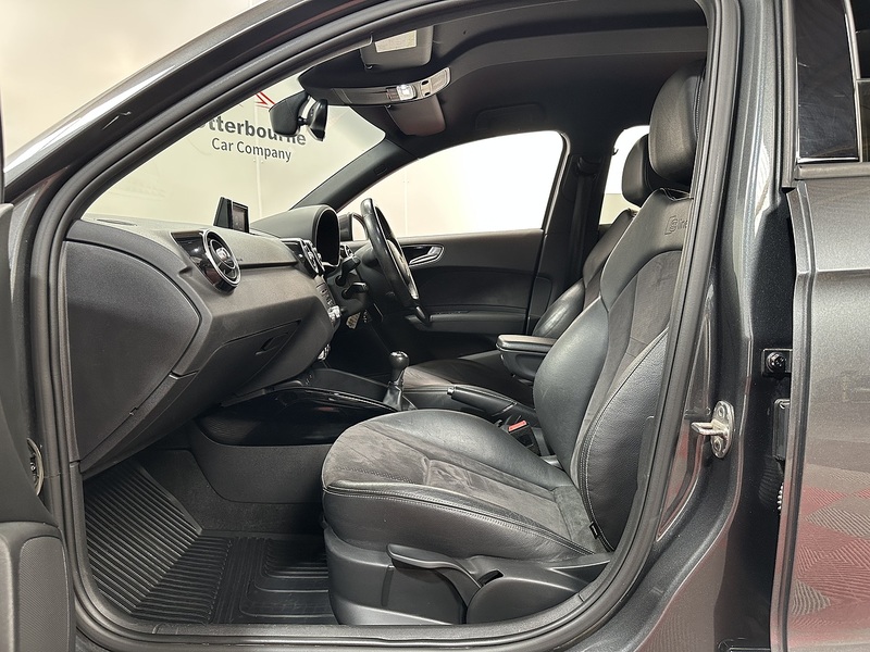Audi A1 TFSI CoD Black Edition - U1382