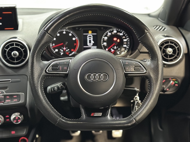 Audi A1 TFSI CoD Black Edition - U1382