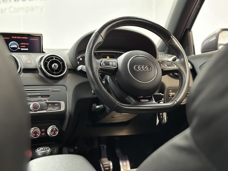Audi A1 TFSI CoD Black Edition - U1382