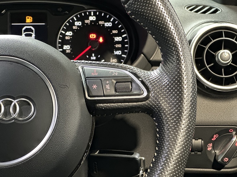 Audi A1 TFSI CoD Black Edition - U1382