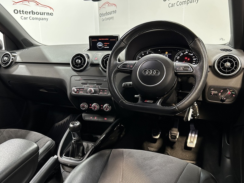 Audi A1 TFSI CoD Black Edition - U1382