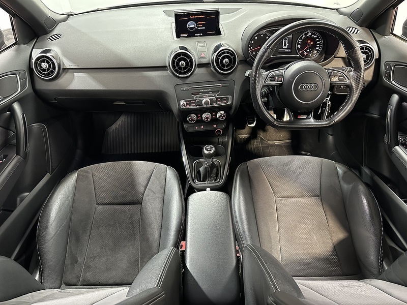 Audi A1 TFSI CoD Black Edition - U1382