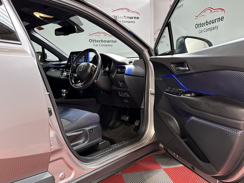 Toyota C-HR VVT-h Dynamic - U1390