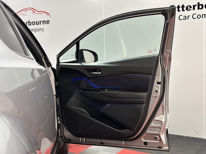 Toyota C-HR VVT-h Dynamic - U1390