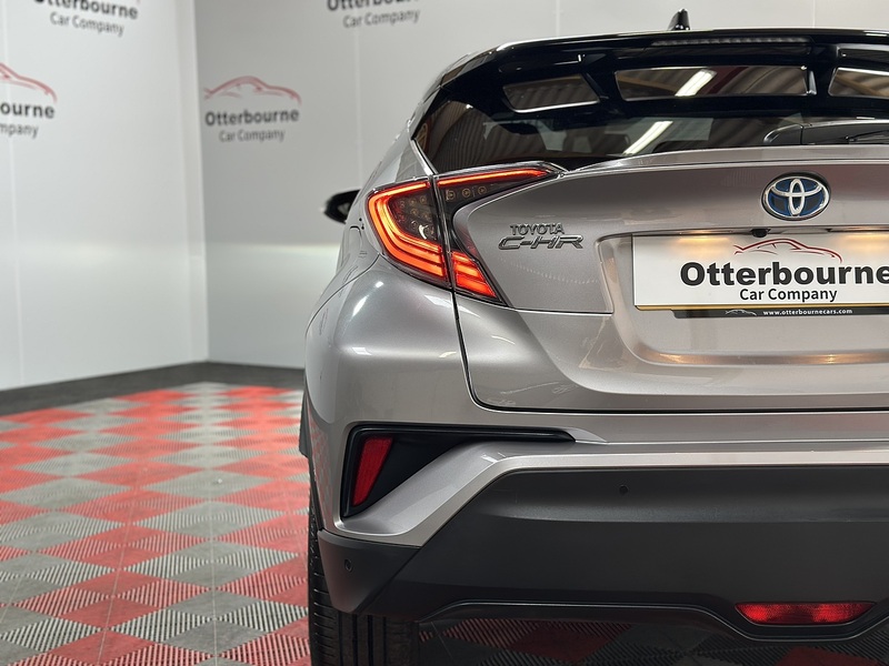 Toyota C-HR VVT-h Dynamic - U1390