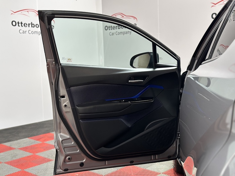 Toyota C-HR VVT-h Dynamic - U1390
