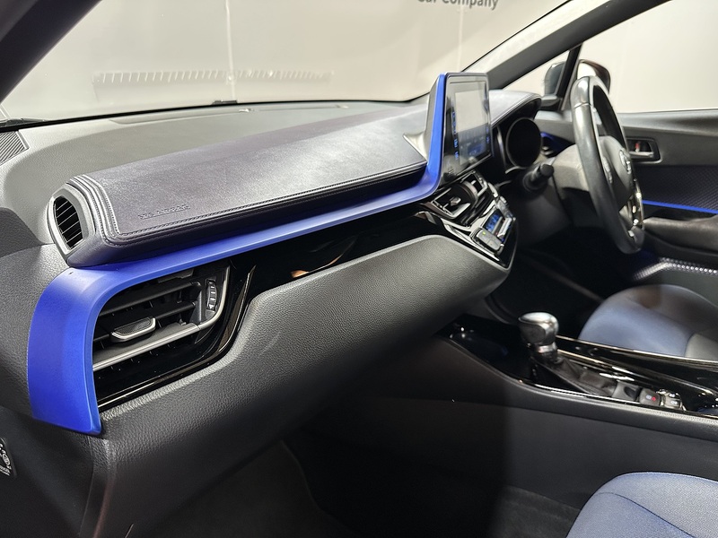 Toyota C-HR VVT-h Dynamic - U1390