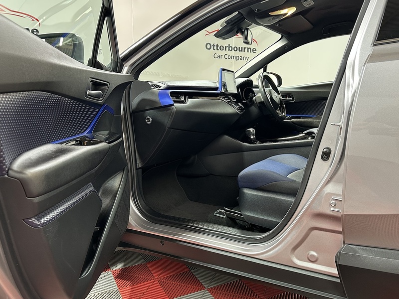 Toyota C-HR VVT-h Dynamic - U1390