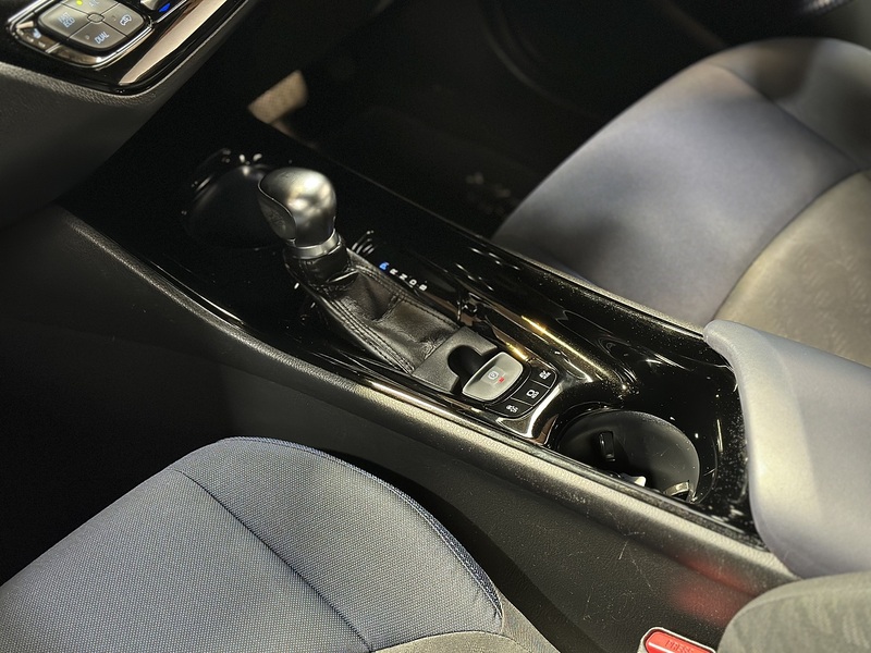 Toyota C-HR VVT-h Dynamic - U1390
