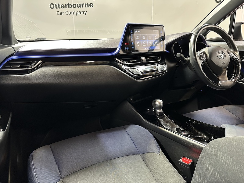 Toyota C-HR VVT-h Dynamic - U1390