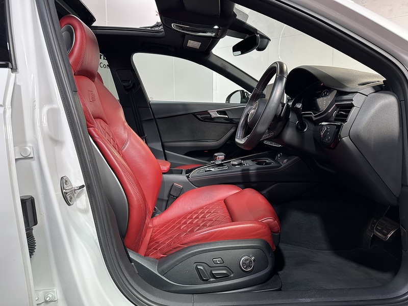 Audi S4 Avant TFSI V6 - U1393