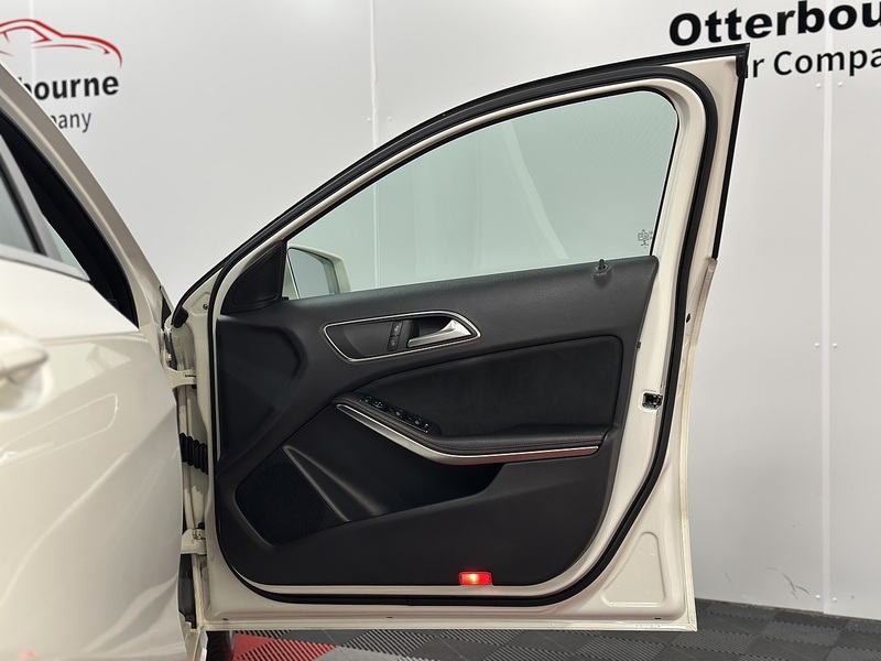 Mercedes-Benz A Class A180d AMG Line - U1401