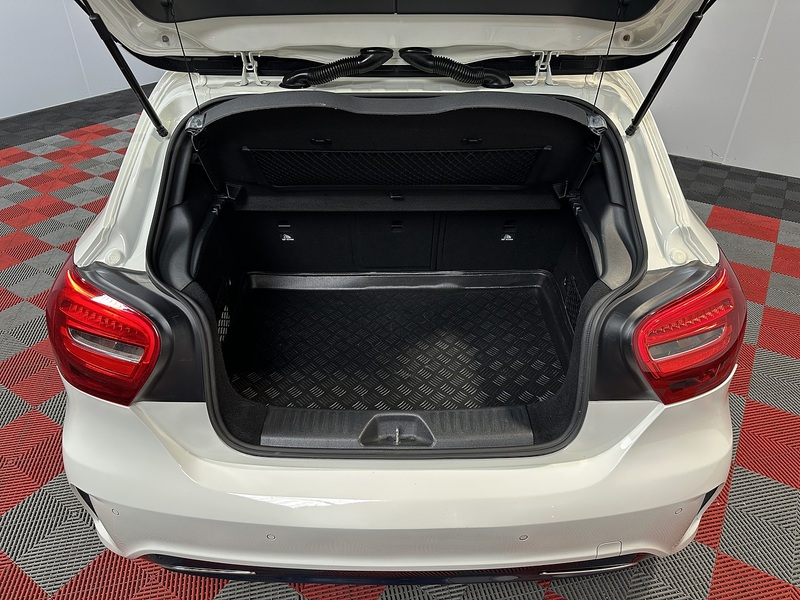 Mercedes-Benz A Class A180d AMG Line - U1401