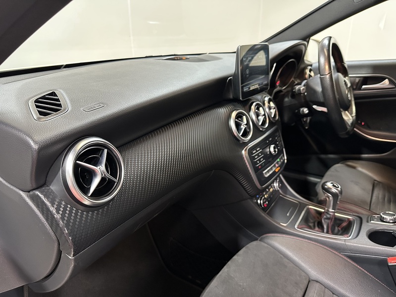 Mercedes-Benz A Class A180d AMG Line - U1401