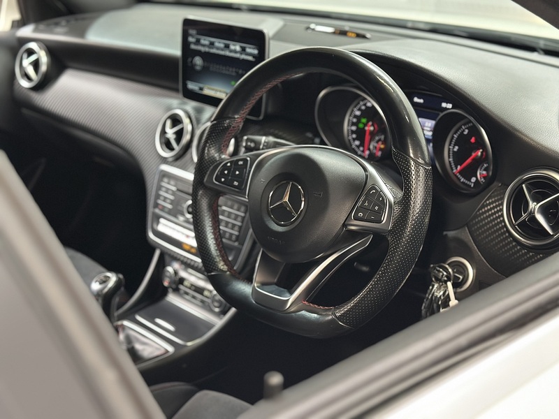 Mercedes-Benz A Class A180d AMG Line - U1401