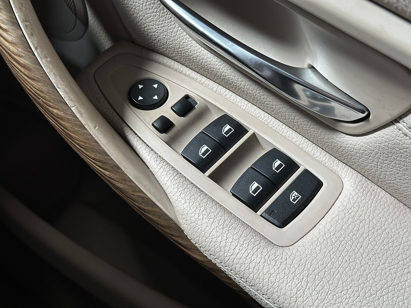 BMW 3 Series 328i Modern - U1404