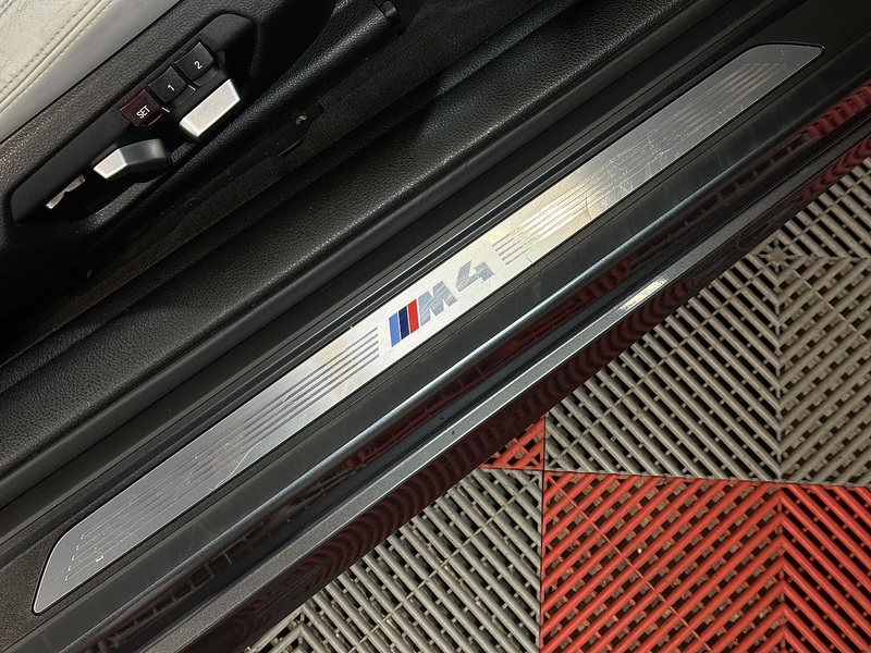 BMW M4 BiTurbo Competition - U1439