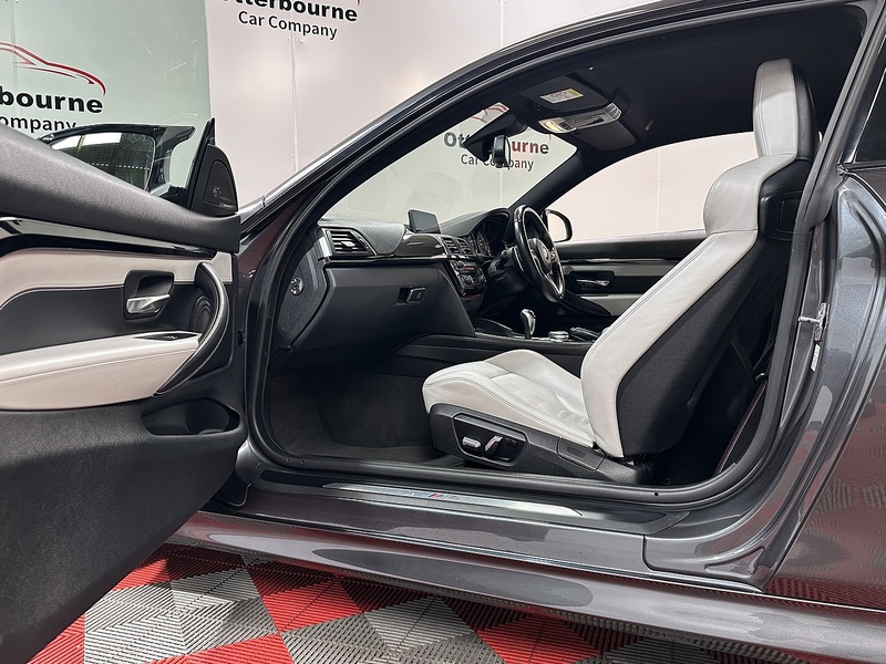 BMW M4 BiTurbo Competition - U1439