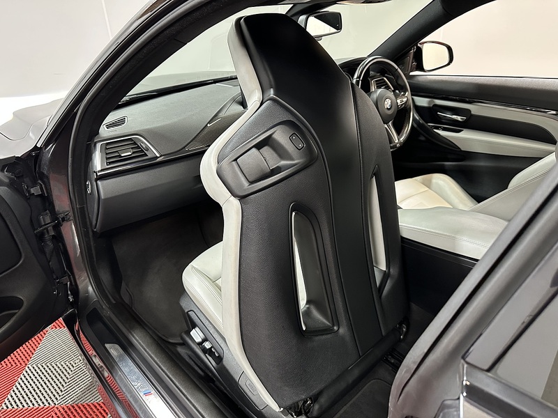 BMW M4 BiTurbo Competition - U1439