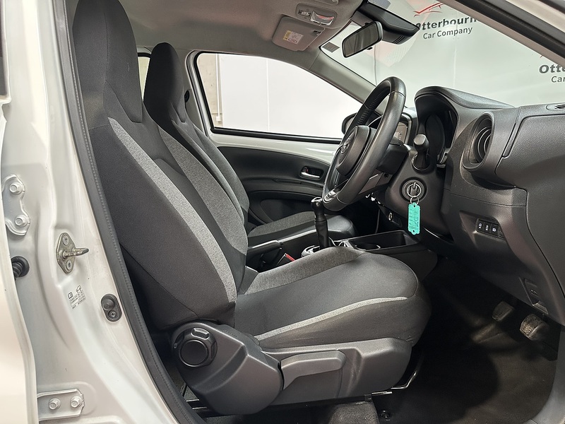 Toyota Aygo X VVT-i Pure - U1476
