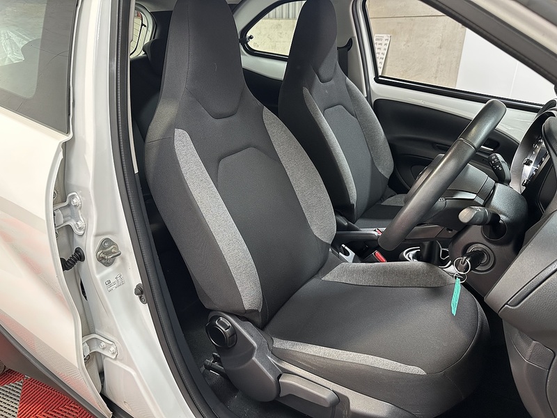 Toyota Aygo X VVT-i Pure - U1476
