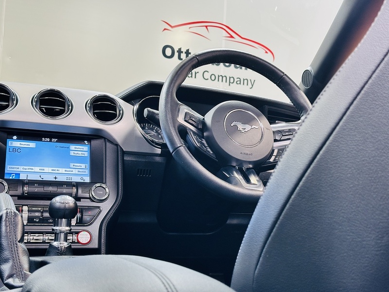 Ford Mustang V8 GT Shadow Edition - U1493