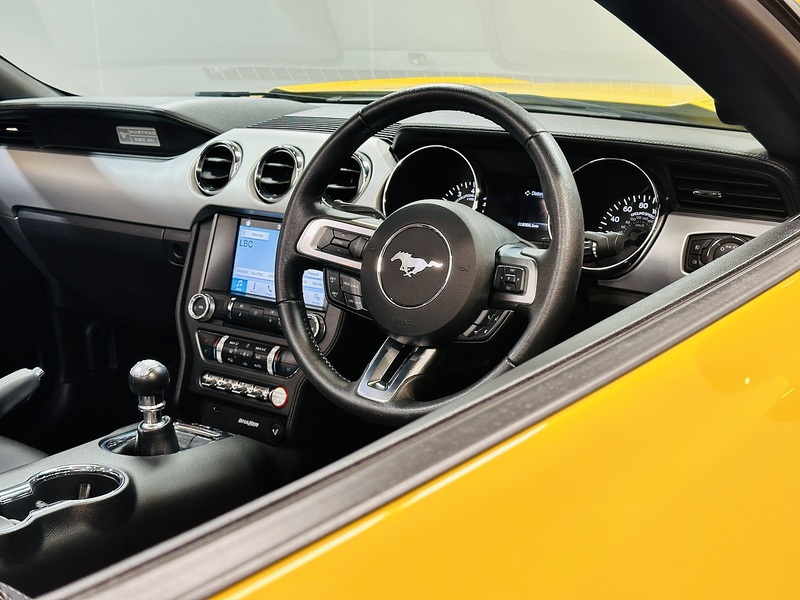 Ford Mustang V8 GT Shadow Edition - U1493