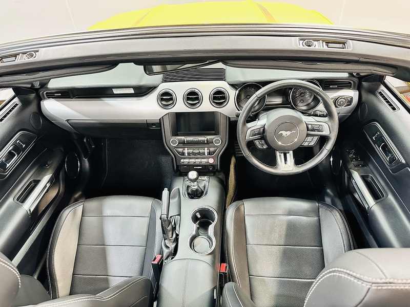 Ford Mustang V8 GT Shadow Edition - U1493