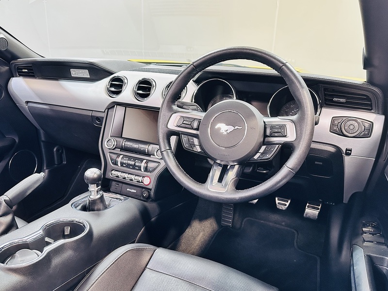 Ford Mustang V8 GT Shadow Edition - U1493