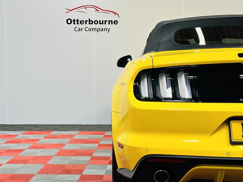 Ford Mustang V8 GT Shadow Edition - U1493