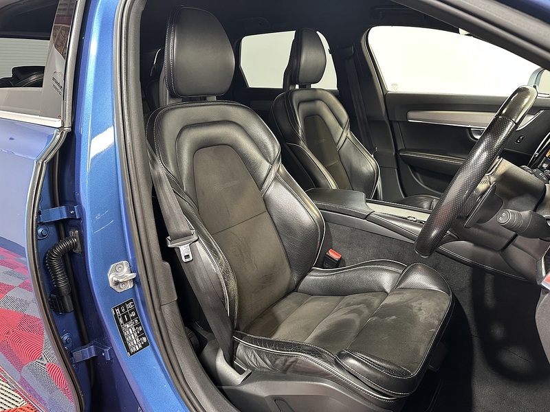 Volvo V90 D4 R-Design - U1503